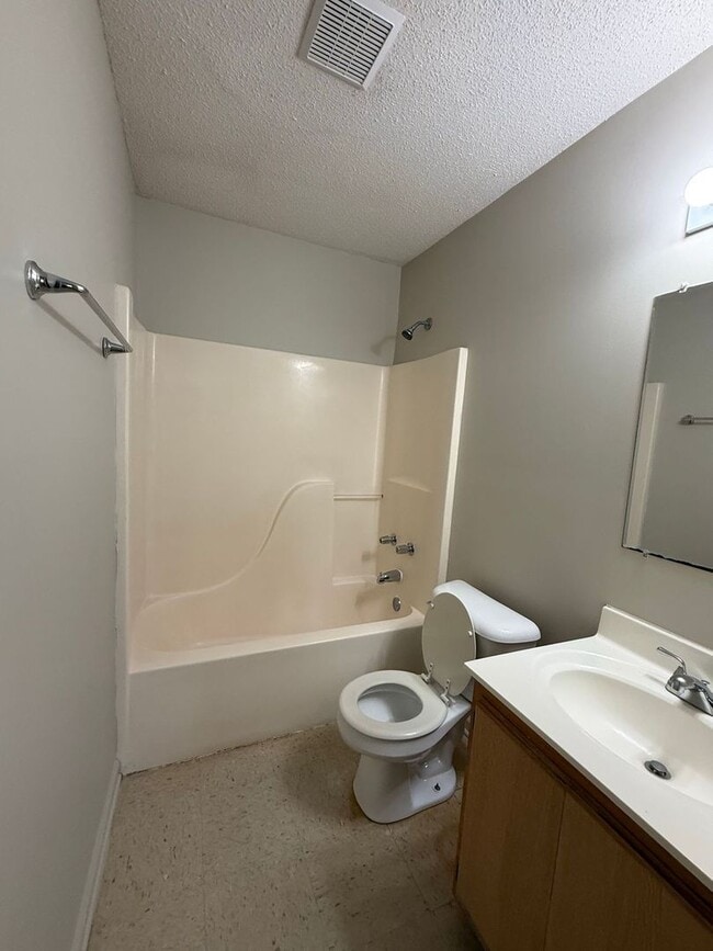 Photo - Nice 2 bedroom, 2 bath duplex