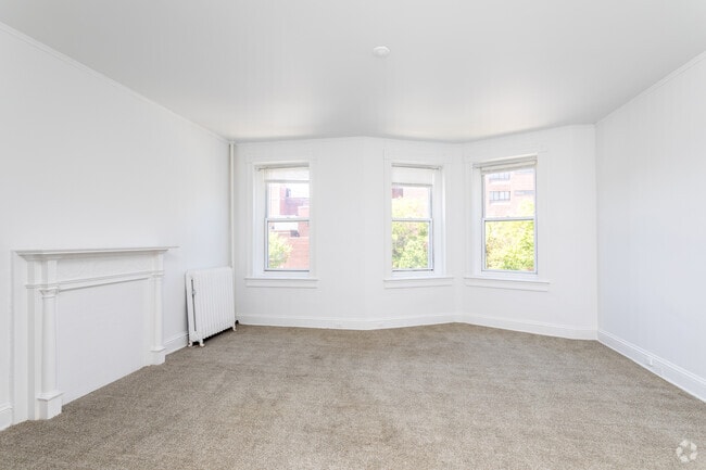 1BR, 1BA Plus - 850 SF - Living Room