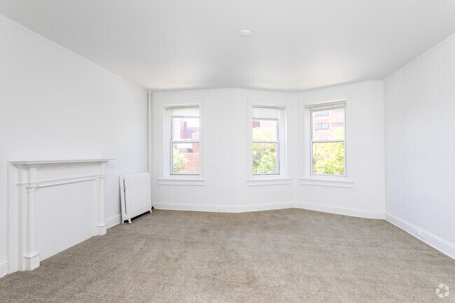 1BR, 1BA Plus - 850 SF - Living Room - Campus Square