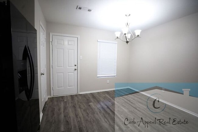 Photo - Beautiful 4 bed, 2 bath home with fenced back yard - Nettleton!!