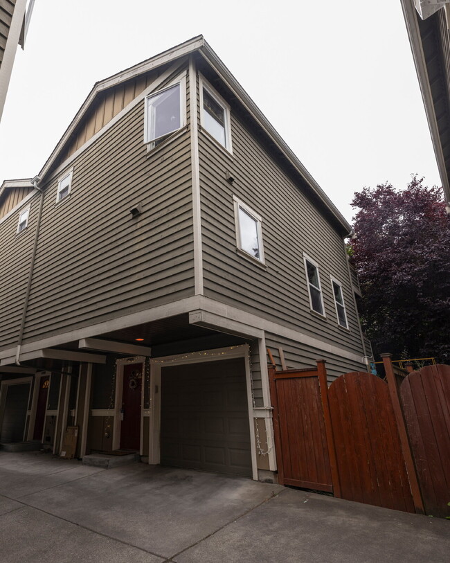 Building Photo - *Beautiful Ballard Townhome with Spacious Fenced Yard & Attached Garage FOR RENT* Available for M...