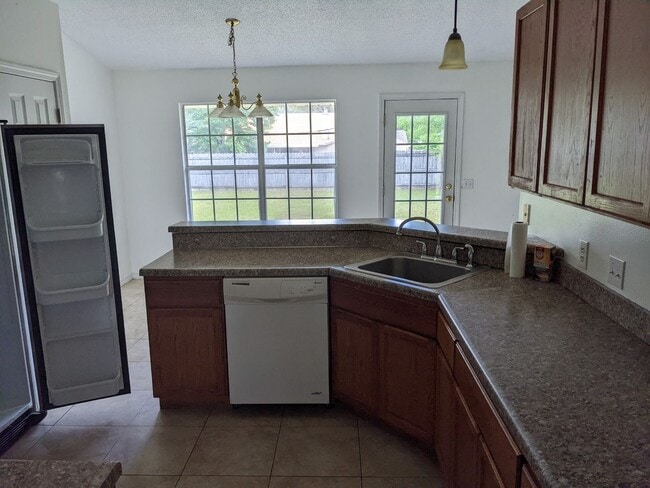 2823 Atoka Trail