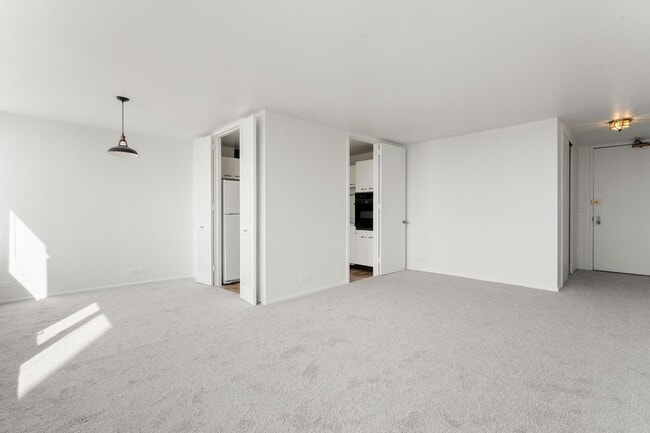 Photo - 1700 E 56th St