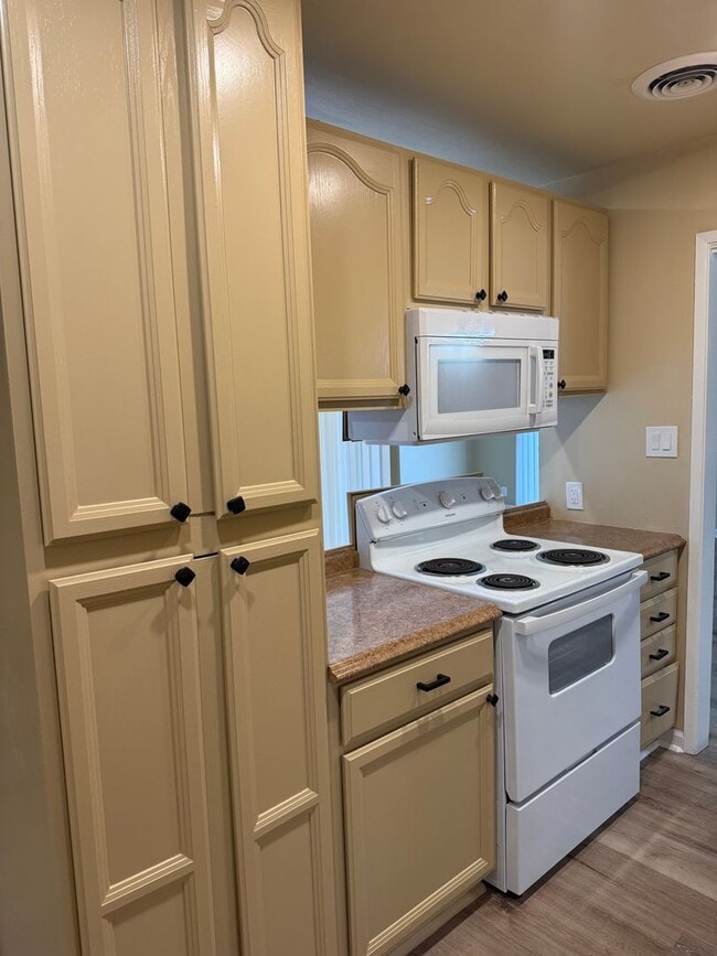 Photo - BEAUTIFULLY REMODELED 2 BEDROOM IN CARMICHAEL