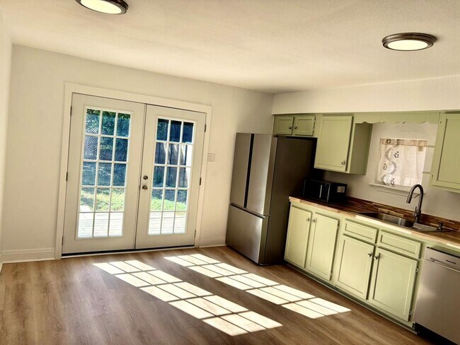 Photo - 1123 Christie Dr