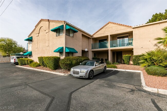 Building Photo - 2210 E University Ave. Unit 103 Rental
