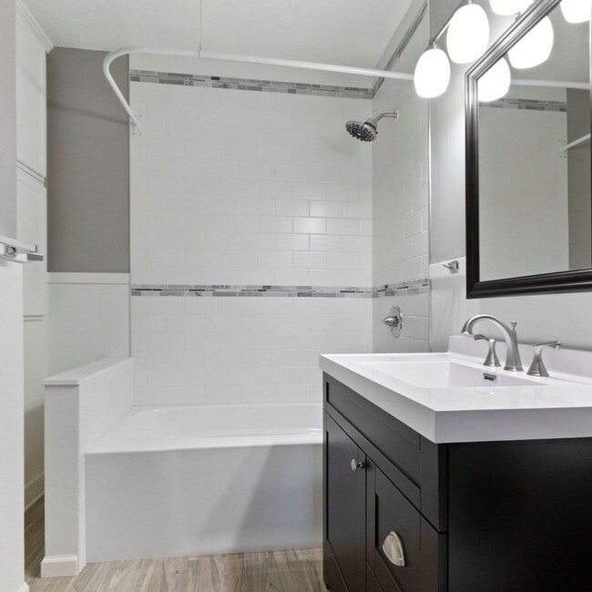 Photo - Large 4 bedrooms house near Macalaster