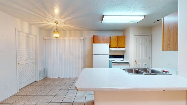 Photo - 294 E Cobblecreek Dr Unit 2