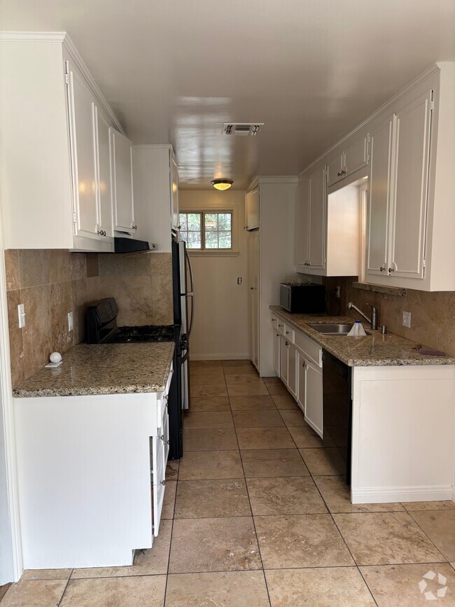 Building Photo - 10829 Kling St Rental