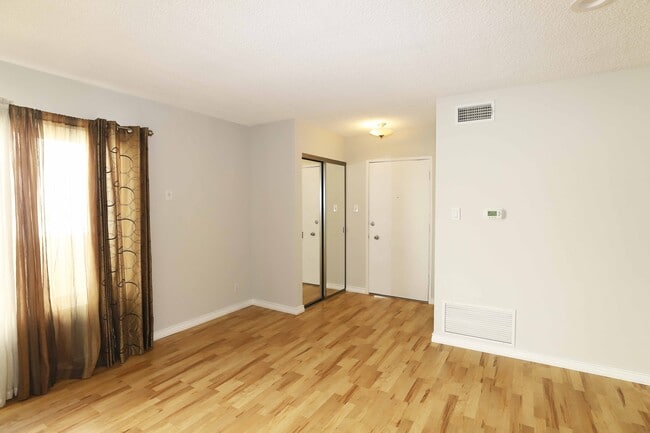 Photo - 1025 S Sherbourne Dr Unit 4