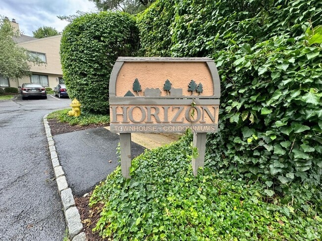 Building Photo - 1 Horizon Dr Unit APT 11