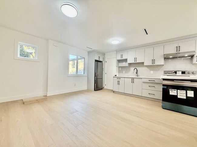 Photo - 7479-149A 149a St