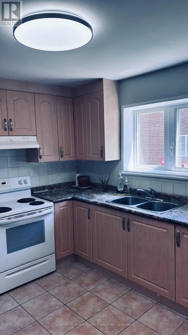 Photo - 812 Ellesmere Rd