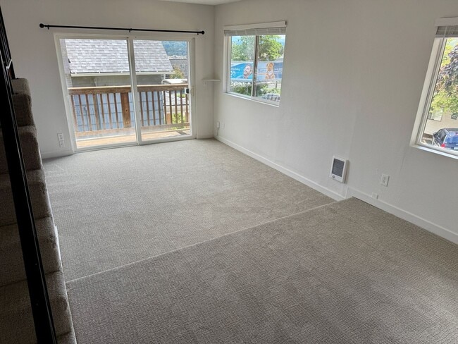 Photo - Stunning Custom Duplex-TH w/view deck Unit 4242