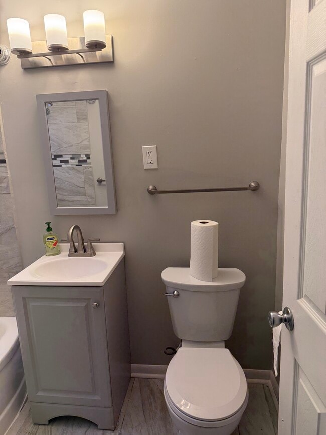 Photo - 19044 Schoolcraft Unit Apt 4