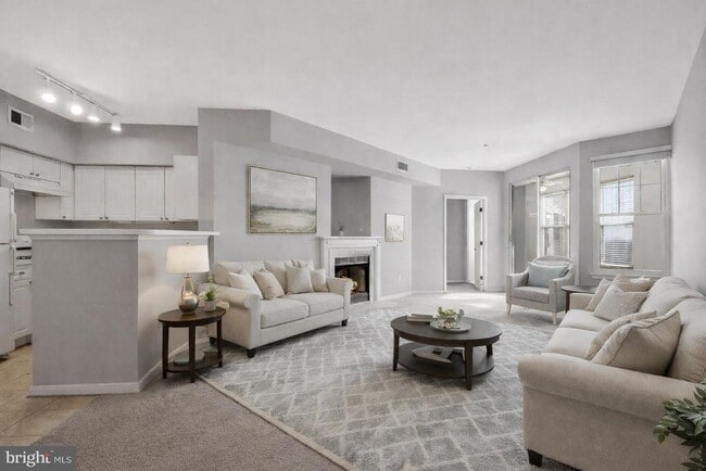 Building Photo - 1625 International Dr Unit 321