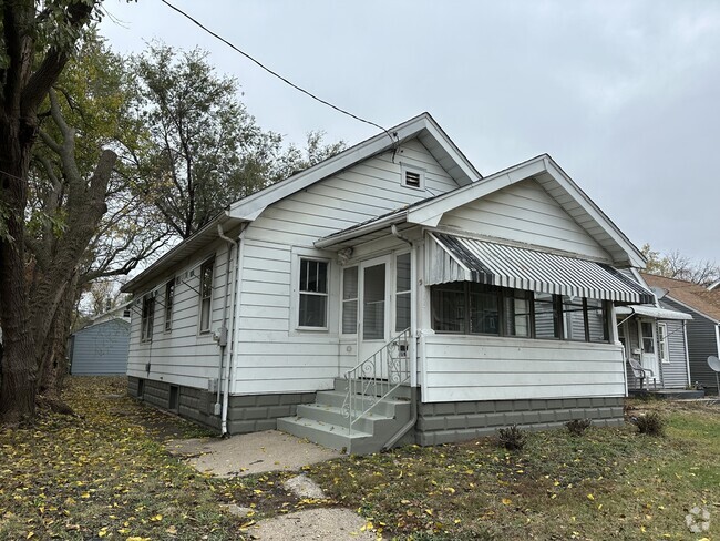 Building Photo - 109 E Virginia Ave Rental