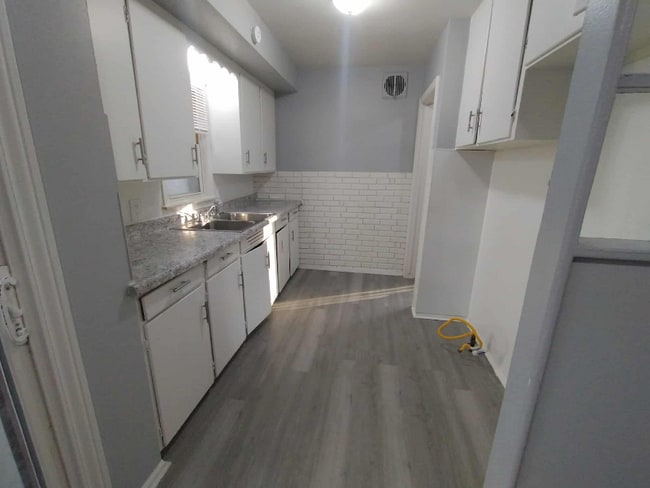 Photo - 5406 Laurene St