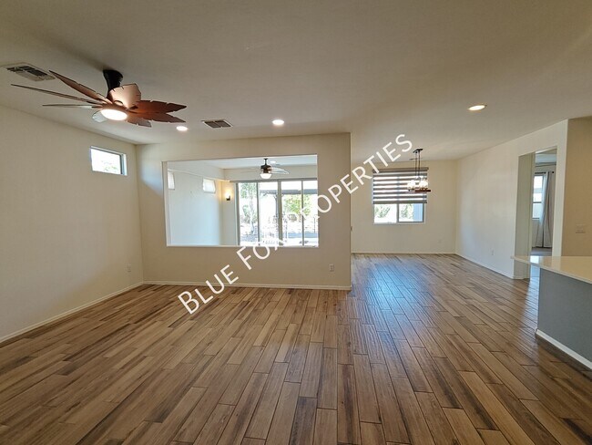 11128 W Fountain View Dr