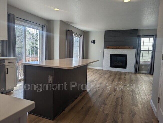 Photo - 3558 Larkspur Dr