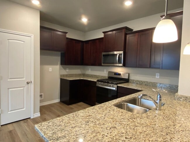 Photo - 1008 Davy St