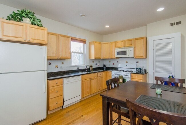 Photo - 126 Minden St Condo Unit 3