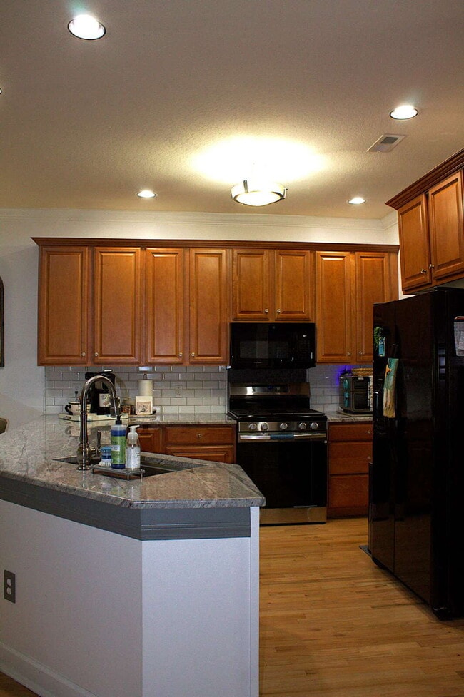 Photo - "Luxurious 3-Bed Condo in Hendersonville: Spacious 2023 Sq Ft within a 55+ community.”