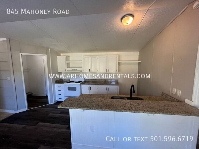 Photo - 845 Mahoney Rd
