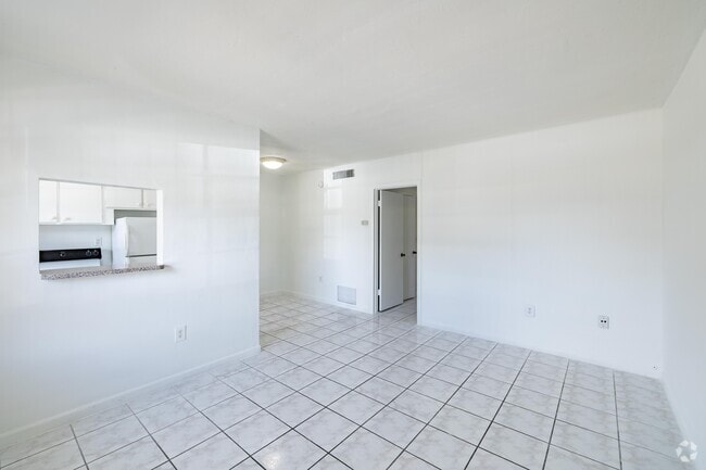 1 habitación, 1 baño - 740 pies cuadrados - Sala de estar/comedor