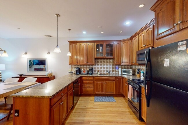 Photo - 2 Harvard Sq Unit 2