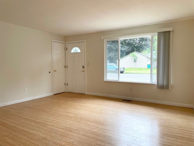 Photo - Remodeled 3+1 Bed 2 Bath Rambler in Juanita