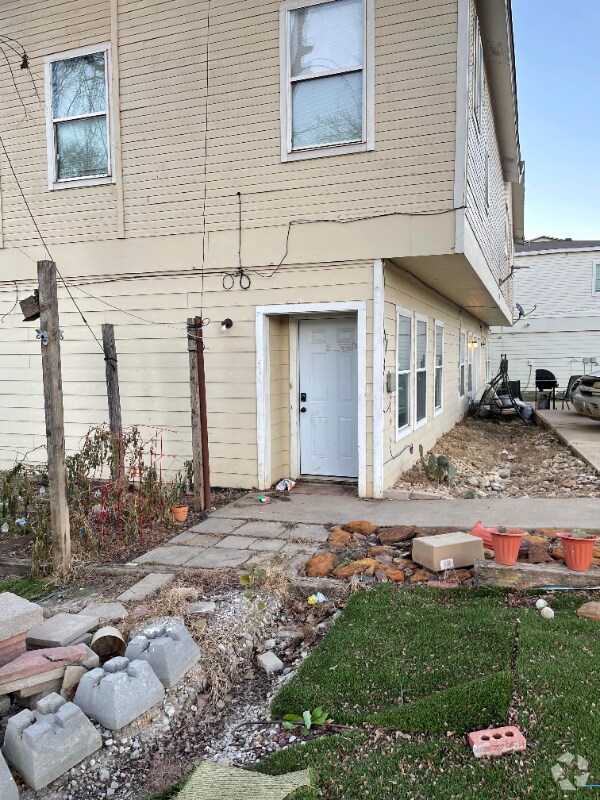 Building Photo - 9729 Sycamore Dr Rental