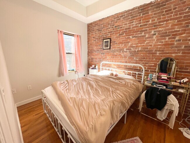 Building Photo - 102 Gainsborough St Unit 301 Rental
