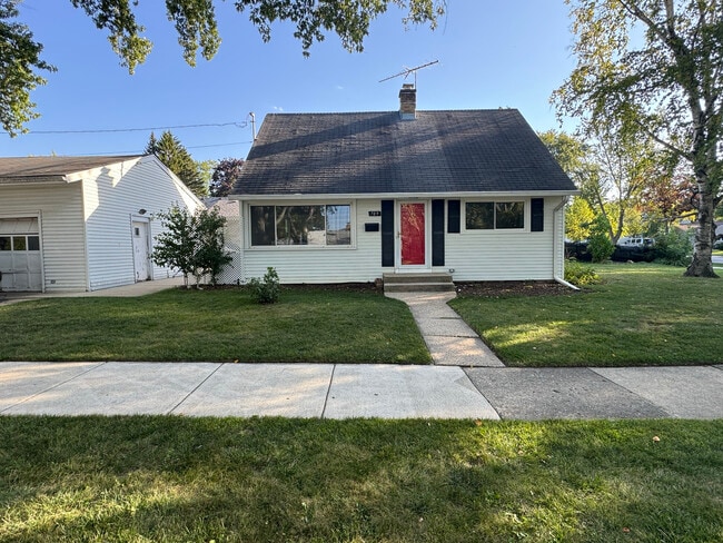 Building Photo - 709 W Glencoe Rd