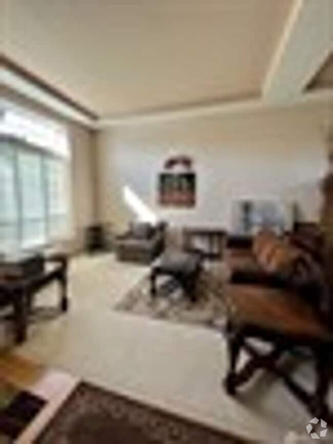 Building Photo - 3Bd/2.5Ba Kent House