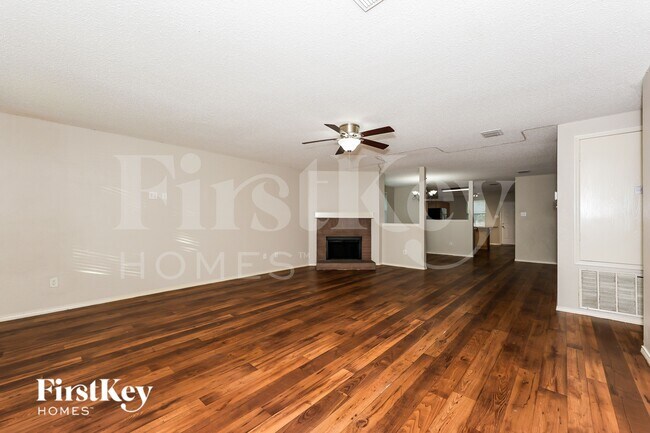 Photo - 614 Silvertop Rd