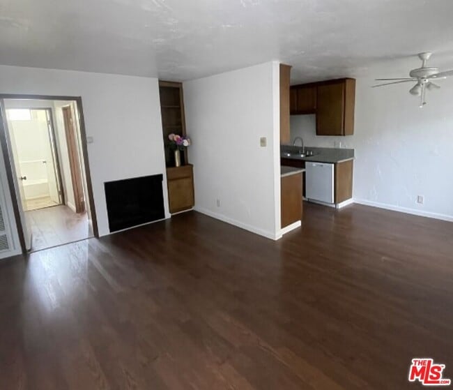 Building Photo - 735 W Milford St Rental