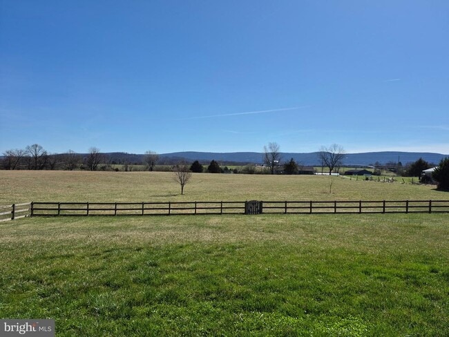 Photo - 330 Majestic Ln