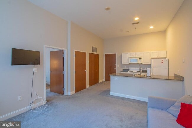 Building Photo - 1001-13 Chestnut St Unit 702W Rental