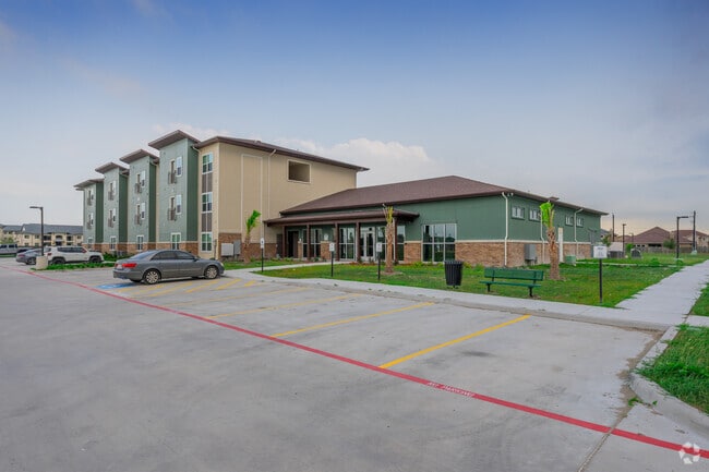 Photo - Avanti Legacy Bayside