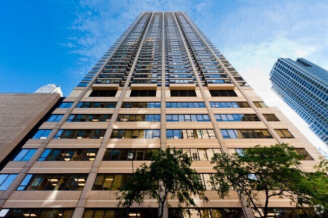 Building Photo - 30 E Huron St Unit 1007 Rental
