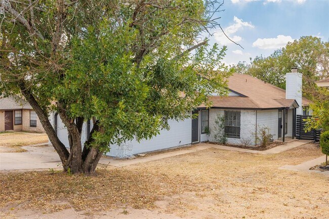 Photo - 1905 Margalene Way