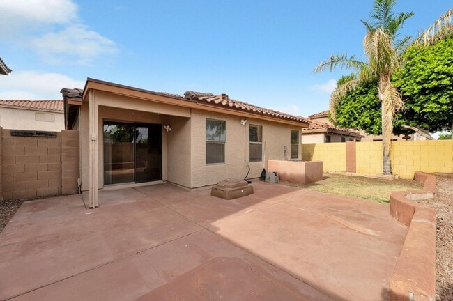 Building Photo - 3 bed 2 bath home in the Arizona Impressio...