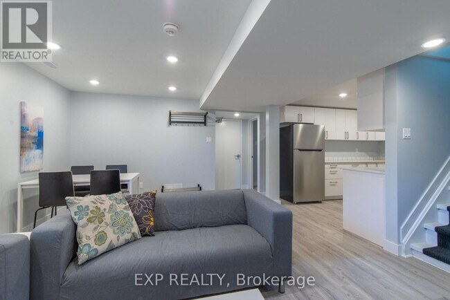 Photo - 1057 Falaise Rd