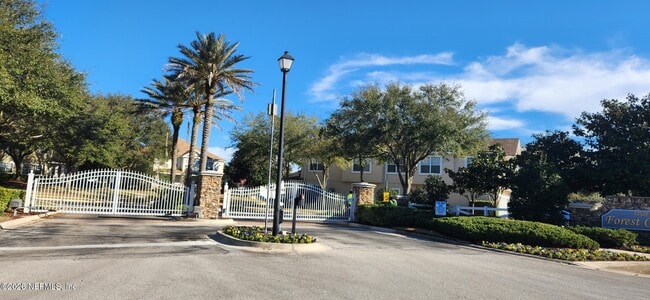 Building Photo - 1716 Forest Lake Cir W Unit 3