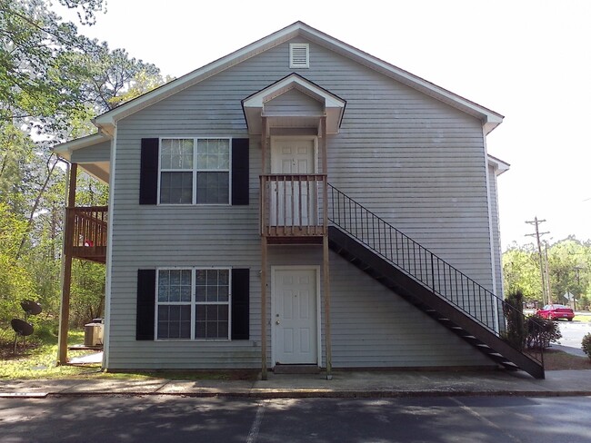 2 Bedrooms 1 Bath - Downstairs unit - 2 Bedrooms 1 Bath - Downstairs unit House