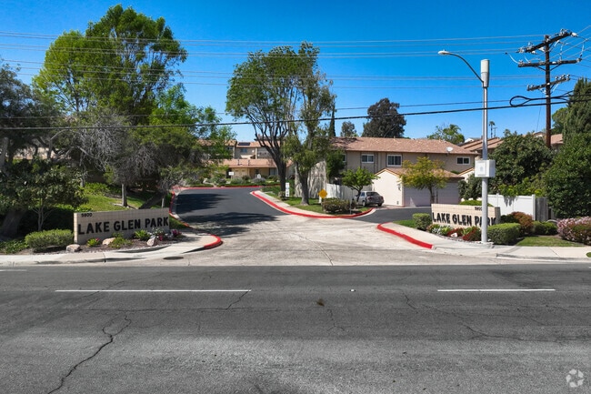 Entrance - Lake Glen Park