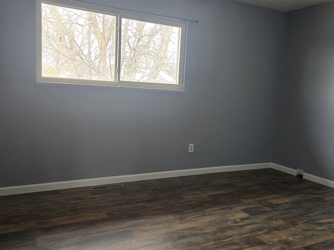 Photo - 807 Hutchinson Dr