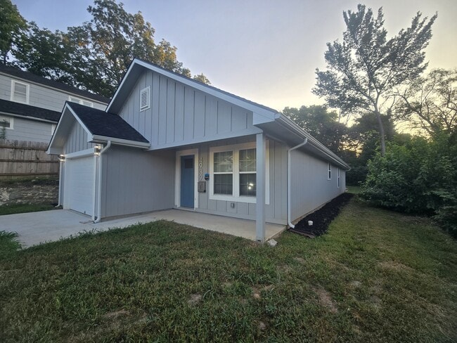 Photo - 4939 Woodland Ave