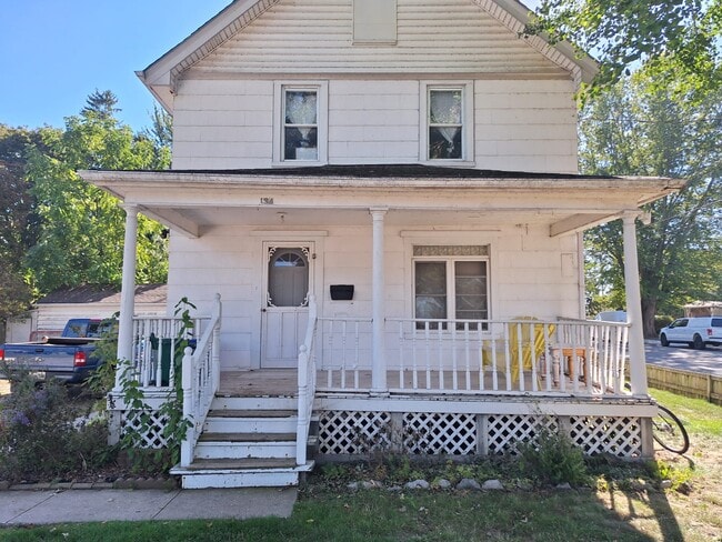 Building Photo - 134 Adelaide St